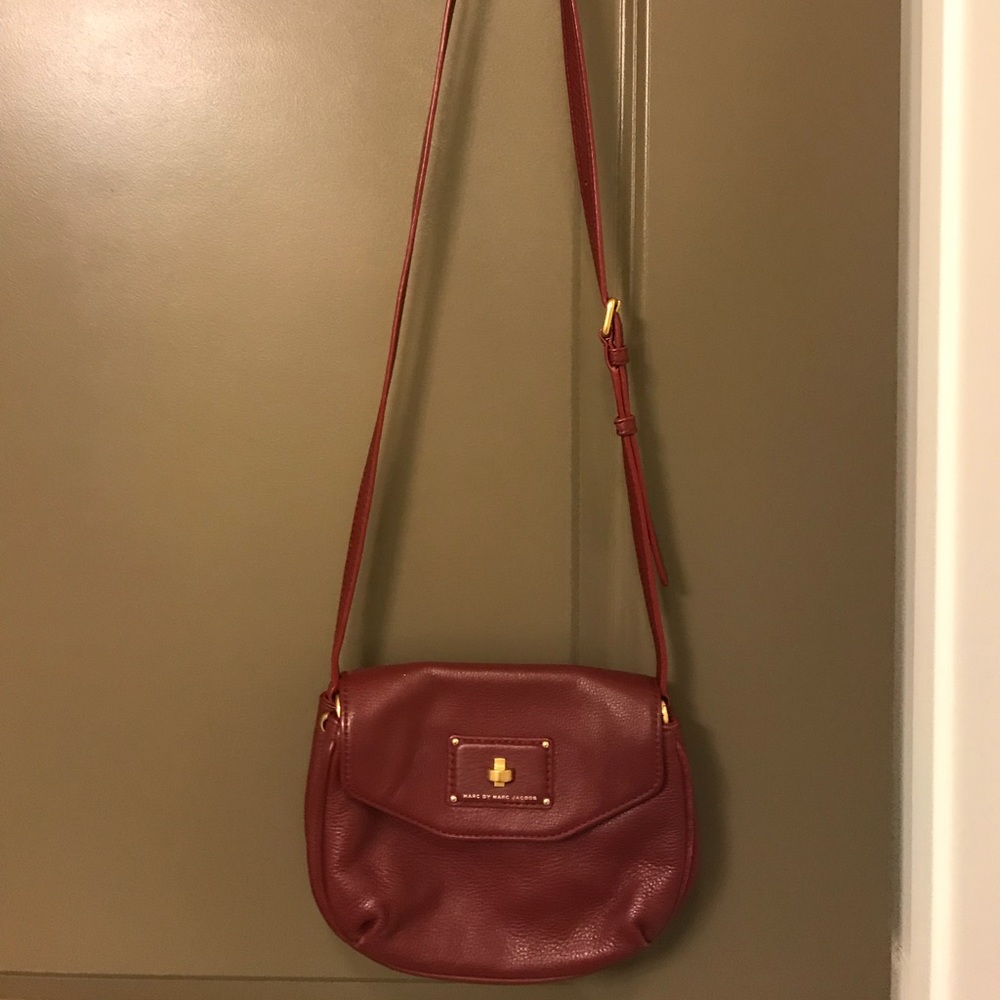 Marc Jacobs burgundy crossover bag